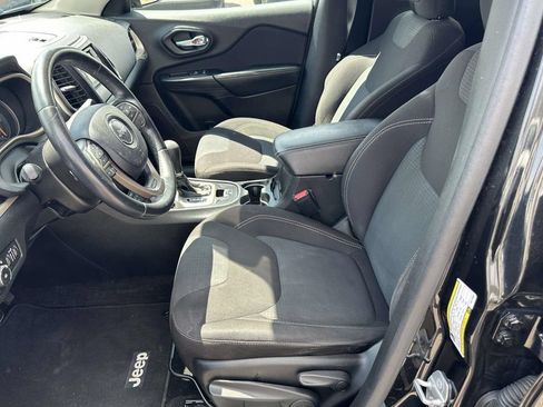 Used 2016 Jeep Cherokee Latitude FWD image 18