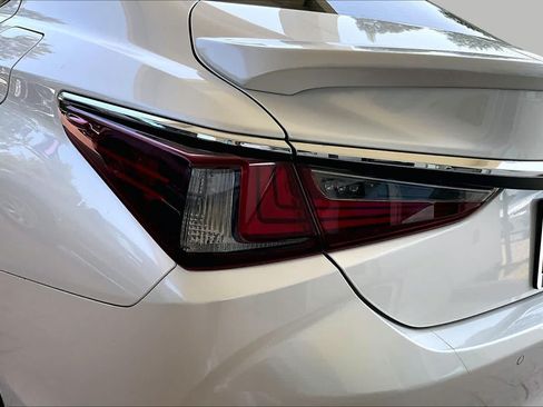 Used 2024 Lexus ES 300h Ultra Luxury w/ Accessory Package (Z2) FWD image 26