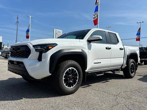 Used 2025 Toyota Tacoma TRD Off-Road AWD/4WD image 8