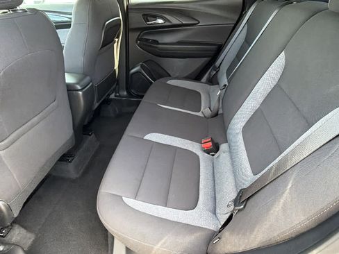 Used 2025 Chevrolet TrailBlazer LT FWD image 24