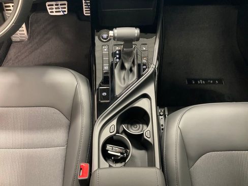 New 2025 Kia Niro EX Touring image 19