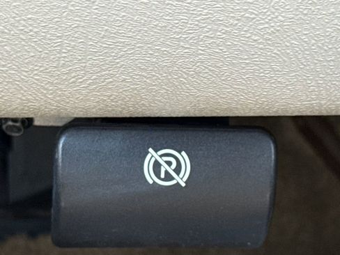 Used 2003 Chevrolet Suburban 2500 LT w/ LT Preferred Equipment Group image 22