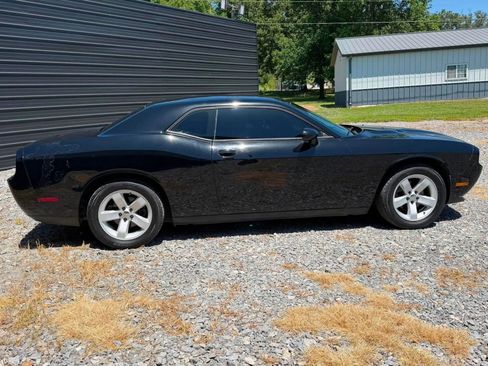 Used 2013 Dodge Challenger SXT RWD image 7