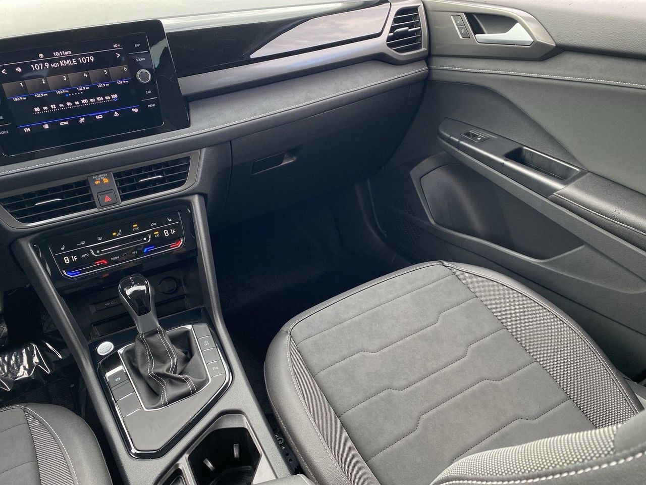 New 2026 Volkswagen Taos SE FWD image 12