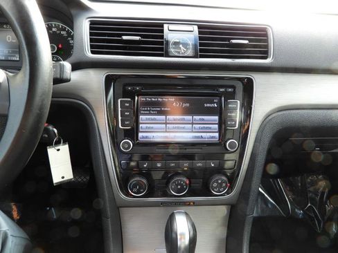 Used 2014 Volkswagen Passat 1.8T SE image 39