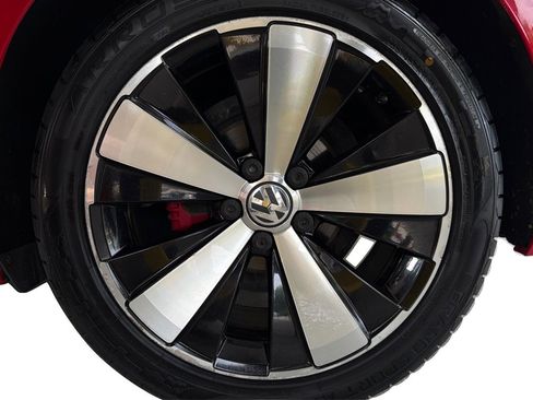 Used 2014 Volkswagen Beetle R-Line FWD image 42