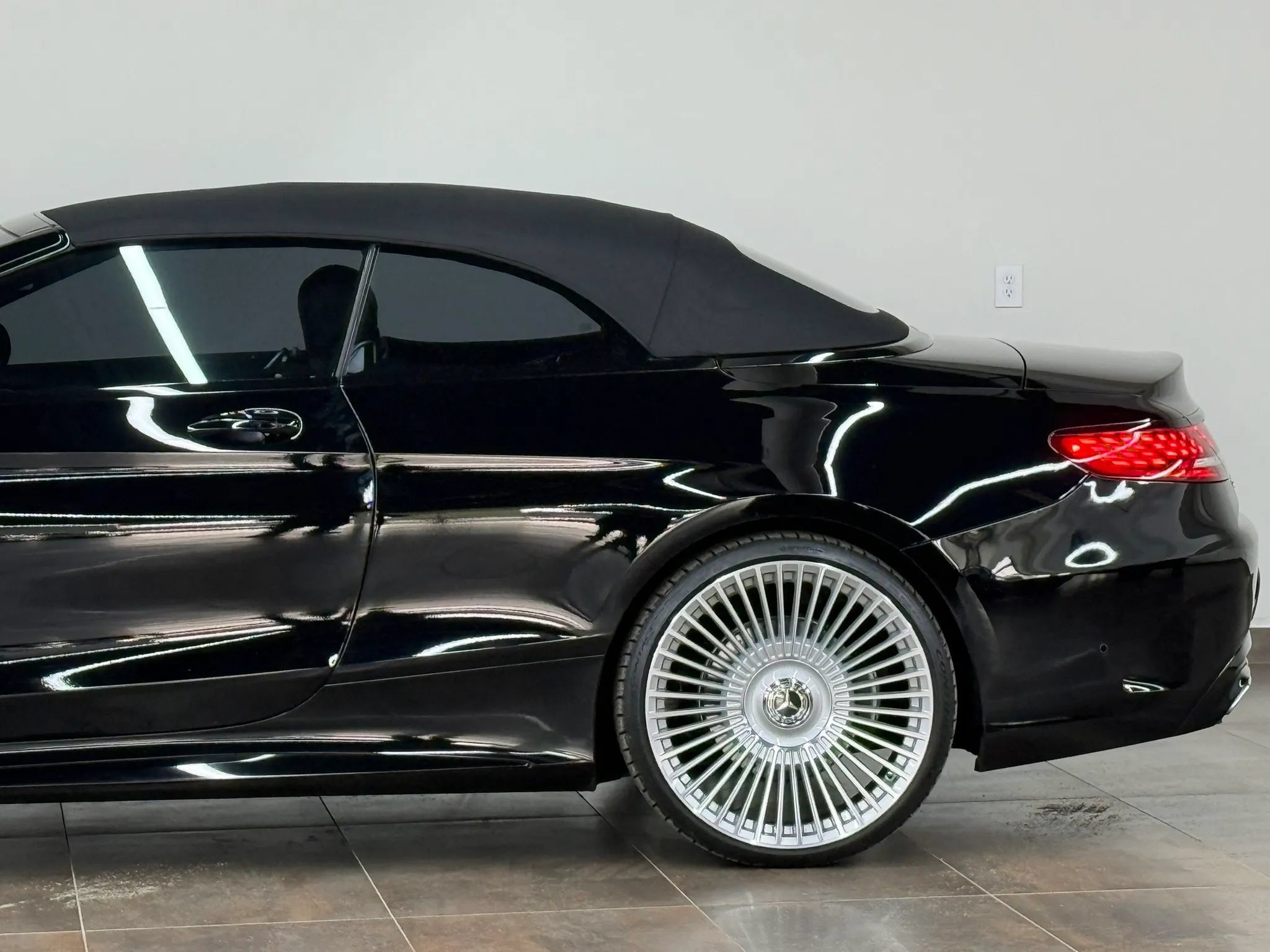 Used 2019 Mercedes-Benz S 560 Cabriolet image 6