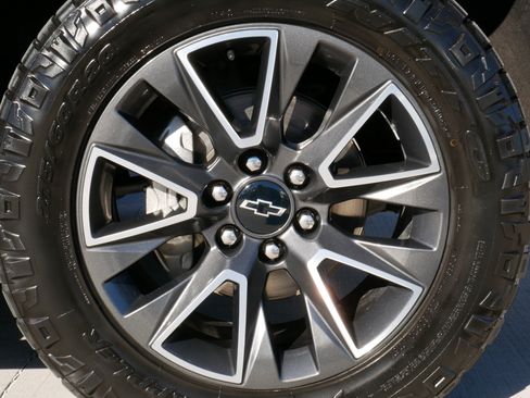 Used 2021 Chevrolet Suburban Z71 w/ Rear Media and Nav Package image 21