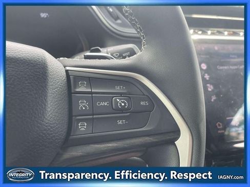 Used 2023 Jeep Grand Cherokee L Limited AWD/4WD image 23