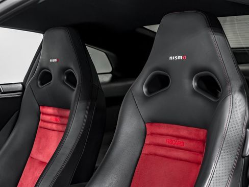 Used 2016 Nissan GT-R NISMO AWD/4WD image 17