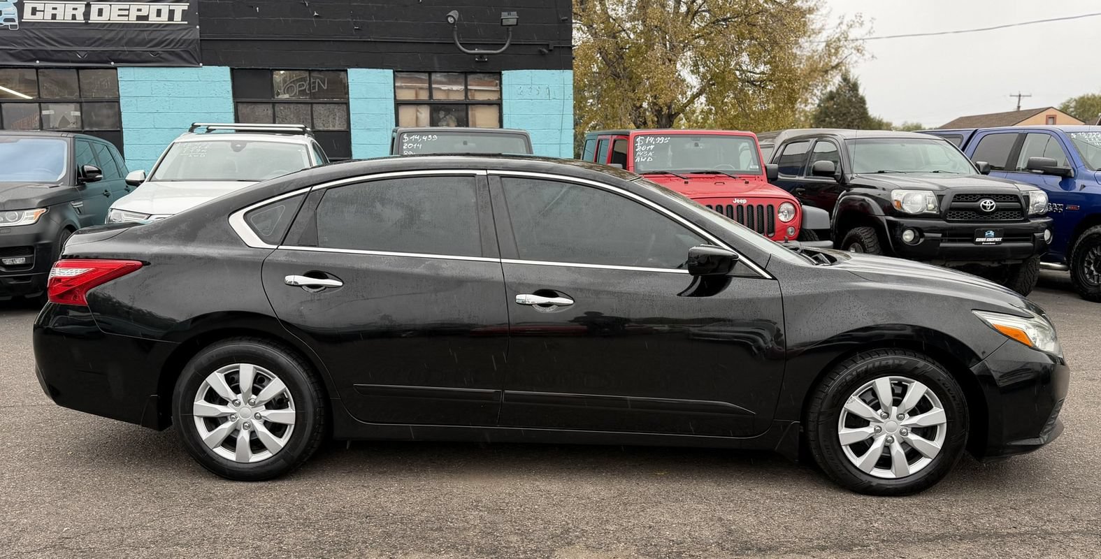 Used 2017 Nissan Altima 2.5 S w/ Power Driver Seat Package FWD image 2