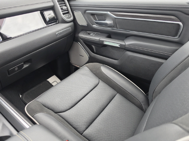 Used 2025 RAM 1500 Laramie AWD/4WD image 22