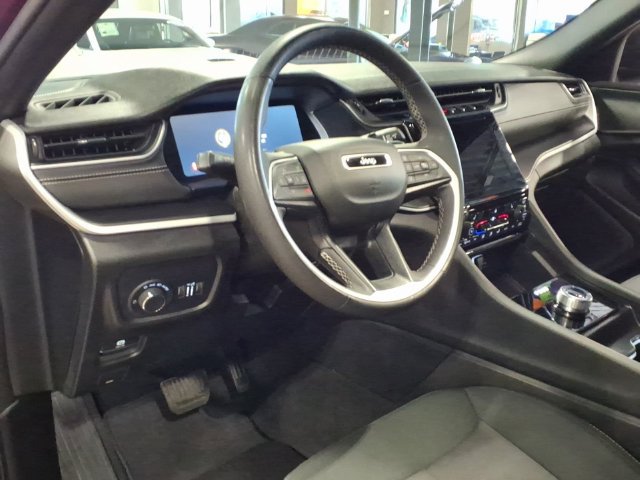 Used 2024 Jeep Grand Cherokee L Laredo w/ Luxury Tech Group I AWD/4WD image 11