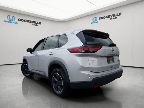 Used 2024 Nissan Rogue SV FWD image 8