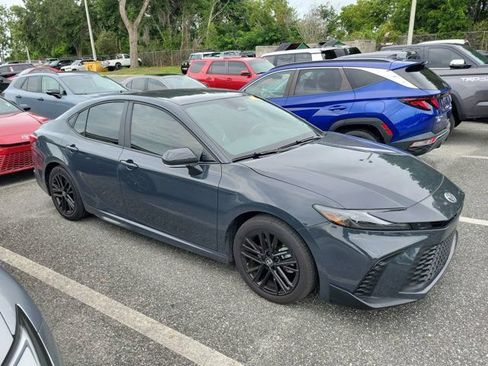 Used 2025 Toyota Camry SE FWD image 3