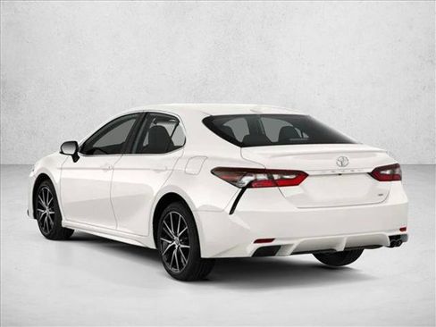 Certified 2021 Toyota Camry SE image 9