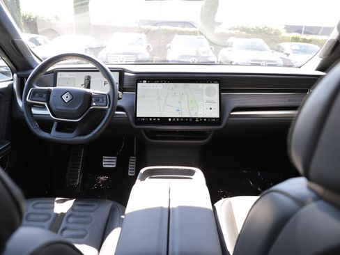 Used 2024 Rivian R1S Adventure AWD/4WD image 17