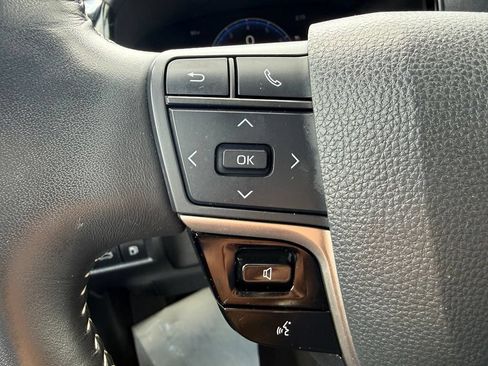 Used 2025 Toyota Camry SE FWD image 19