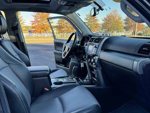 Used 2015 Toyota 4Runner SR5 Premium image 11