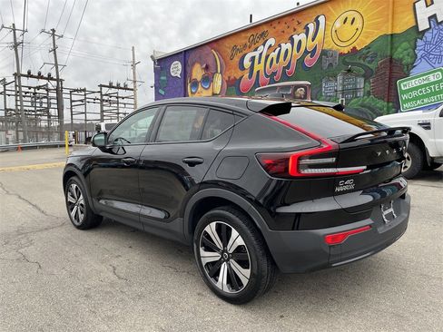 Used 2023 Volvo C40 Recharge Core image 3