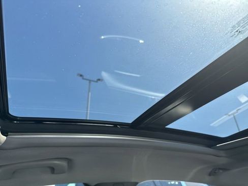 Used 2018 Chevrolet Malibu Premier w/ Premier Sun and Wheel Package image 10