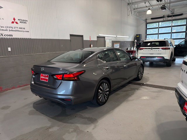 Used 2024 Nissan Altima 2.5 SV FWD image 3