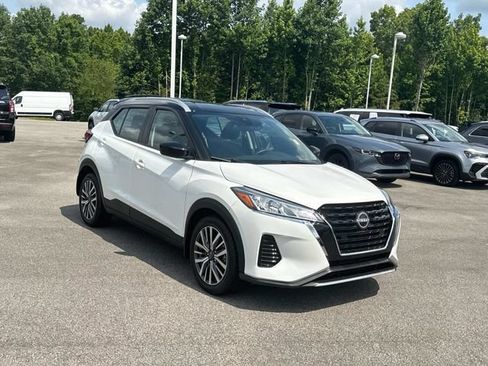 Used 2024 Nissan Kicks SV FWD image 2
