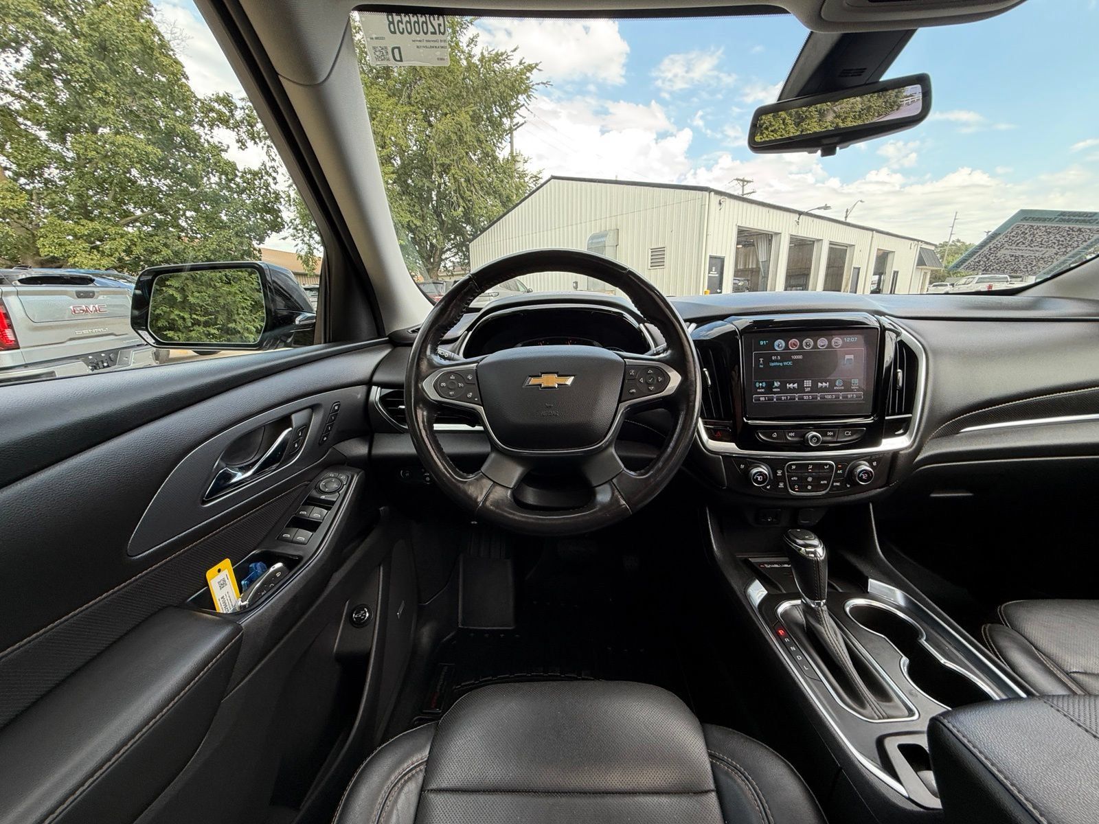 Used 2018 Chevrolet Traverse Premier w/ Redline Edition AWD/4WD image 2