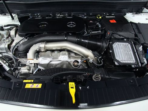 Used 2025 Mercedes-Benz GLB 250 4MATIC image 34