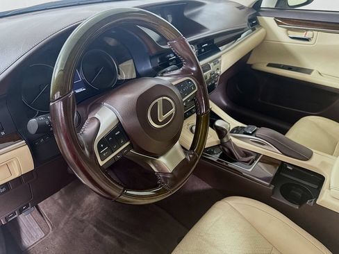 Used 2016 Lexus ES 350 w/ Luxury Package w/Wood Trim FWD image 9