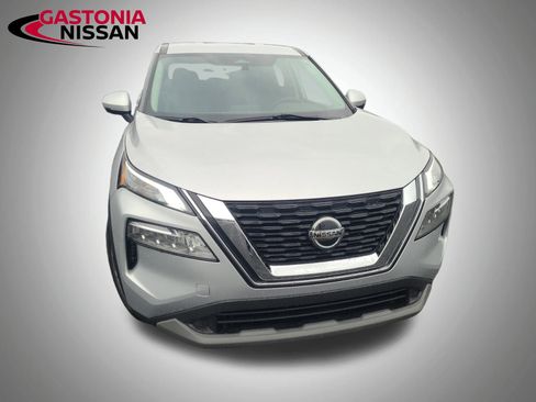 Used 2021 Nissan Rogue SV image 5