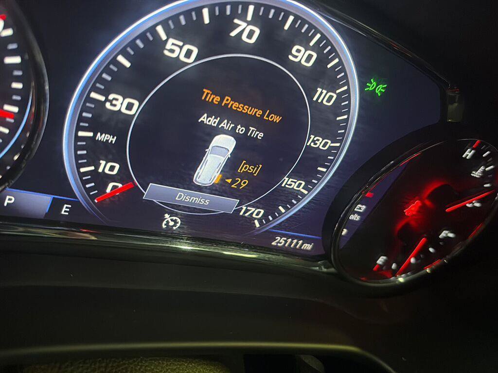 Used 2023 GMC Acadia Denali w/ Denali Ultimate Package FWD image 4