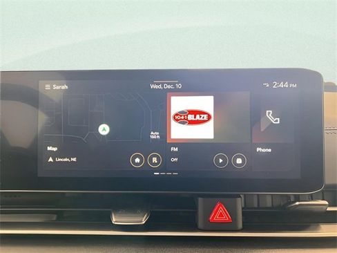 Used 2025 Kia Carnival EX image 24