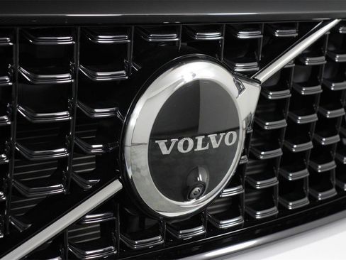 Used 2026 Volvo XC40 B5 Plus w/ Protection Package Premier image 27