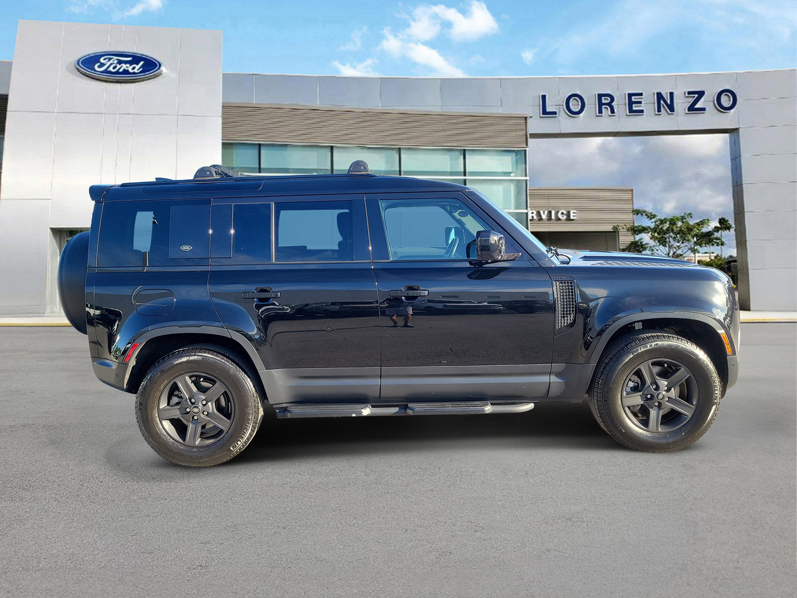 Used 2023 Land Rover Defender 110 AWD/4WD image 4