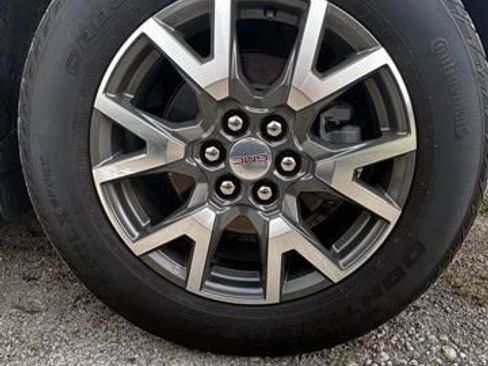 Used 2022 GMC Acadia SLE FWD image 19
