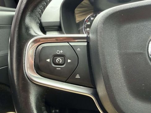 Used 2019 Volvo XC40 T5 Momentum AWD/4WD image 24