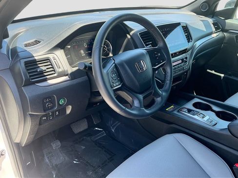 Used 2025 Honda Passport EX-L image 9