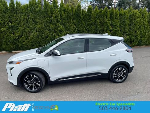 Used 2022 Chevrolet Bolt EUV Premier FWD image 3