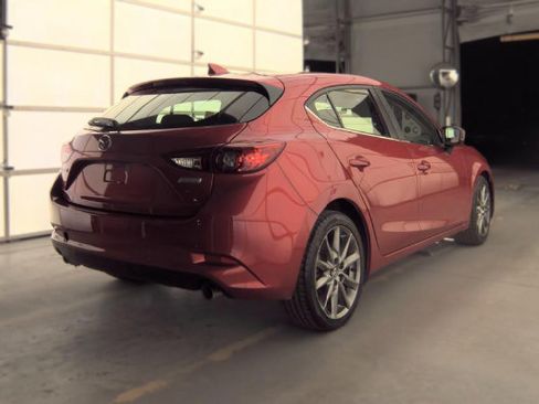Used 2018 MAZDA MAZDA3 Touring FWD image 2