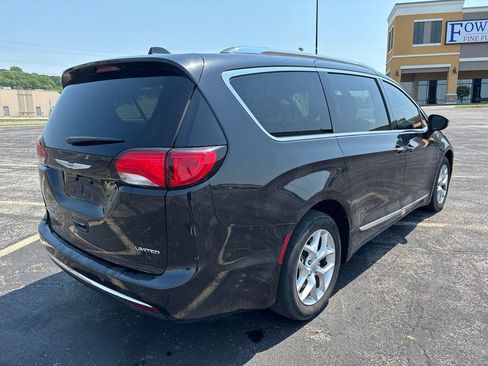 Used 2020 Chrysler Pacifica Limited FWD image 5