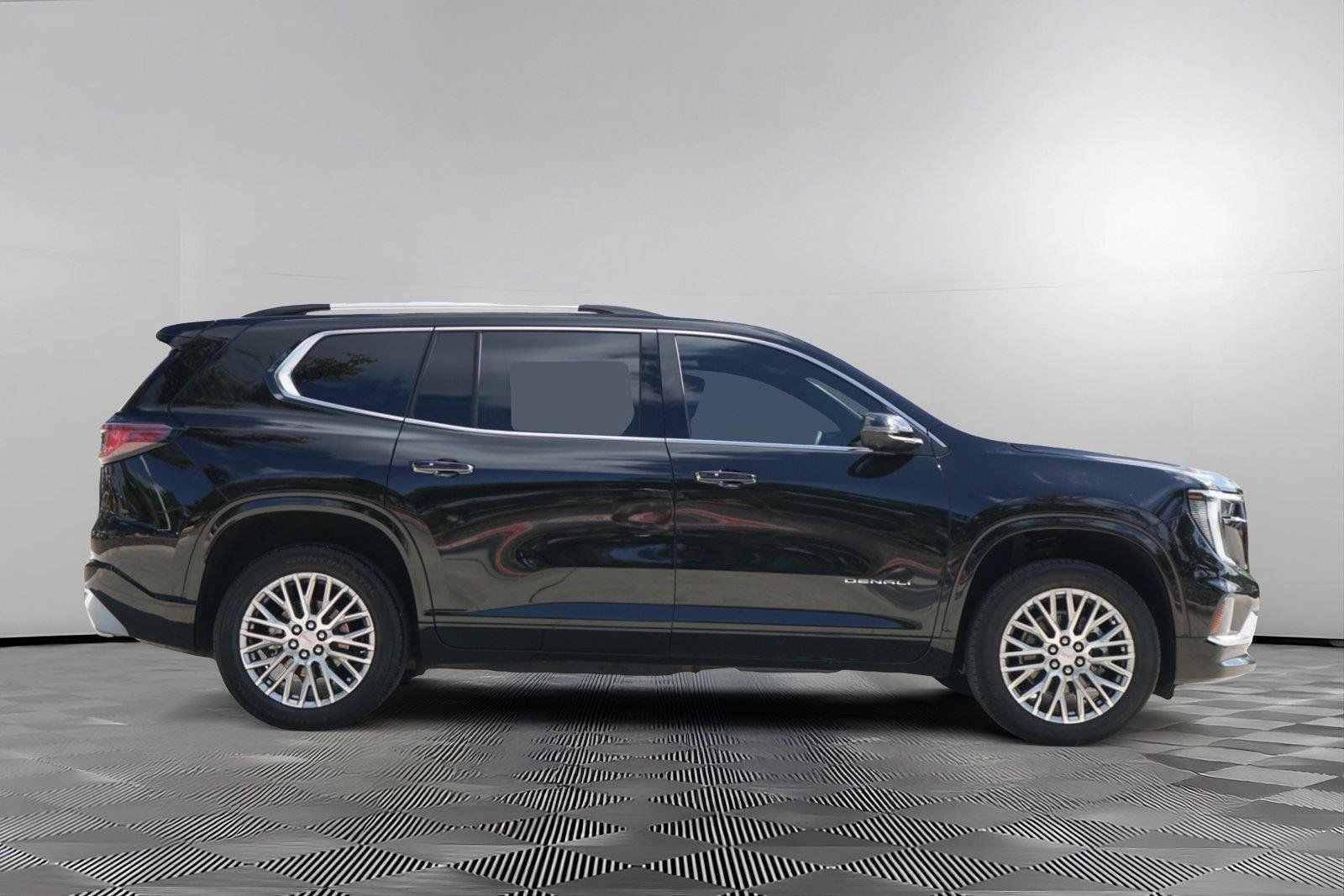Used 2025 GMC Acadia Denali w/ LPO, Floor Liner Package FWD image 4