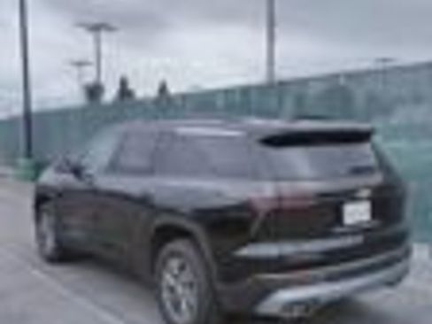 Used 2026 Chevrolet Traverse LT FWD image 12