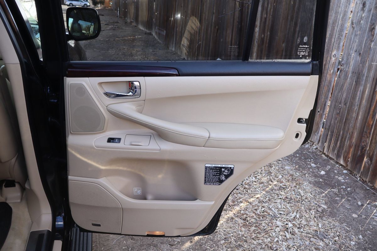 Used 2011 Lexus LX 570 4WD w/ Luxury Pkg image 25