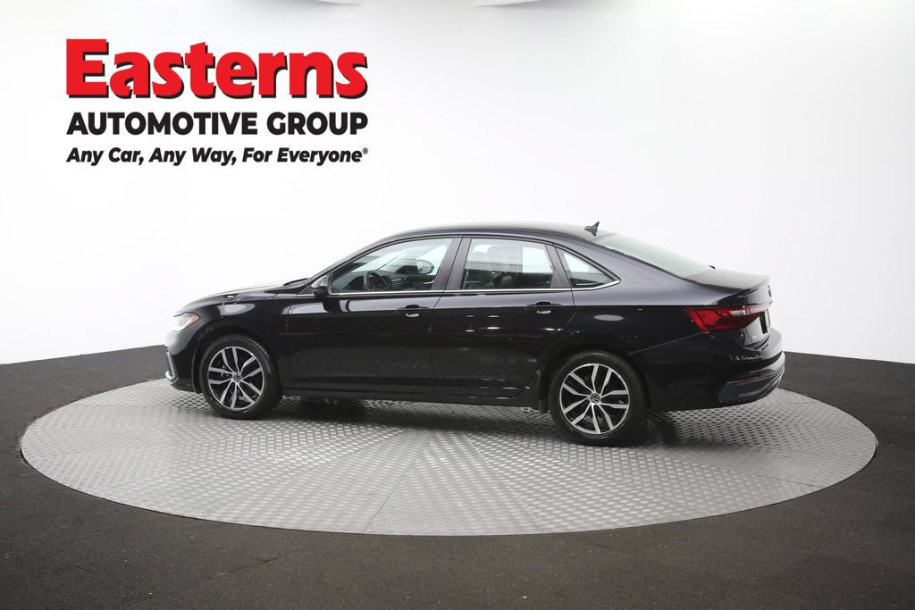 Used 2025 Volkswagen Jetta SE FWD image 62