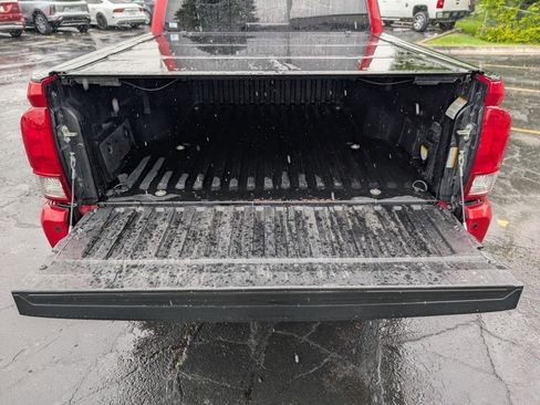 Used 2017 Toyota Tacoma TRD Off-Road w/ Premium & Technology Package AWD/4WD image 30