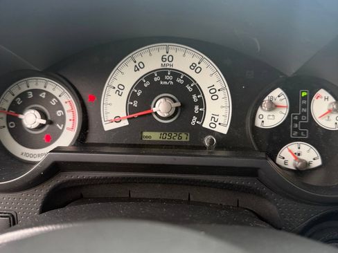 Used 2011 Toyota FJ Cruiser 2WD w/ Upgrade Pkg image 4
