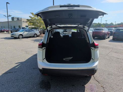 Used 2024 Nissan Rogue SV FWD image 15