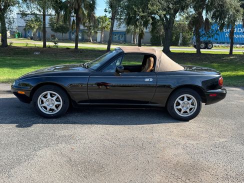 Used 1997 MAZDA MX-5 Miata RWD image 8