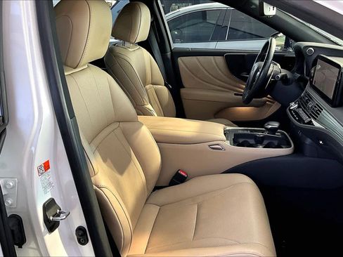 Used 2023 Lexus LS 500 image 9